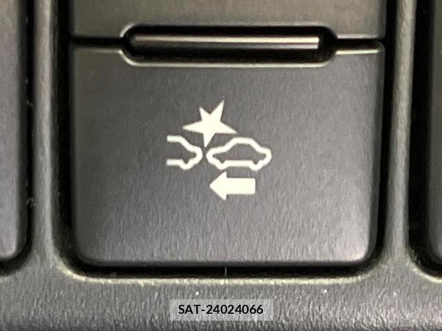 Toyota AQUA 2019-06 8363008-5