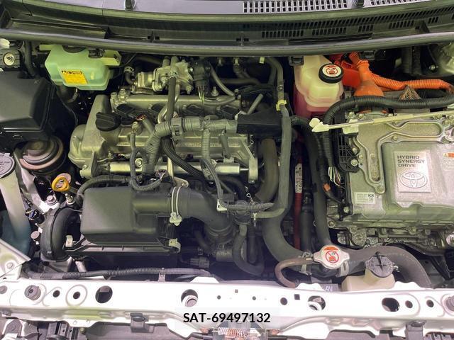 Toyota AQUA 2017-09 8363075-17