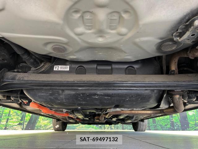 Toyota AQUA 2017-09 8363075-18