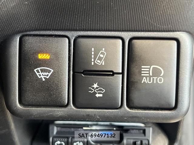 Toyota AQUA 2017-09 8363075-5