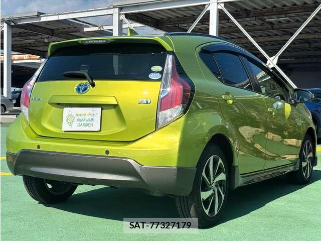 Toyota AQUA 2015-01 8363086-1