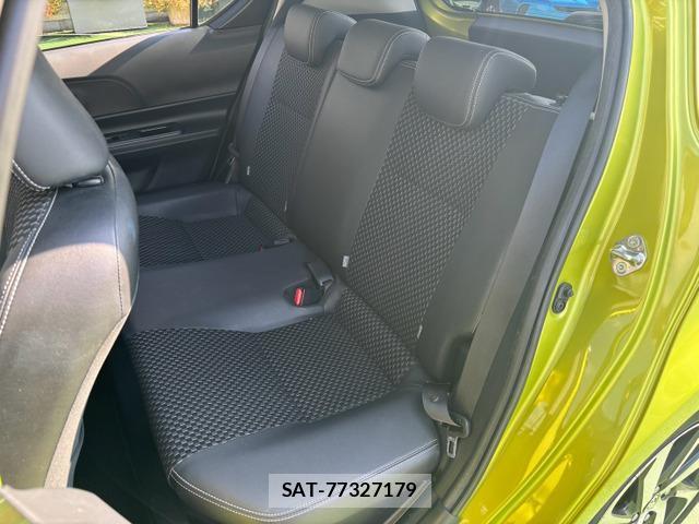 Toyota AQUA 2015-01 8363086-11