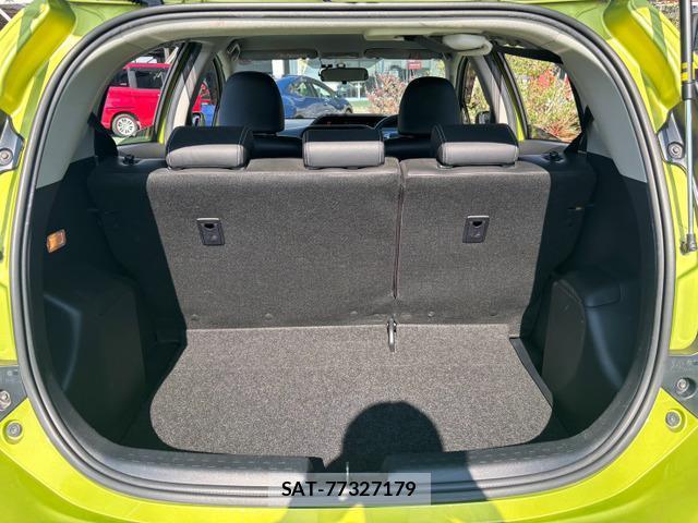 Toyota AQUA 2015-01 8363086-12