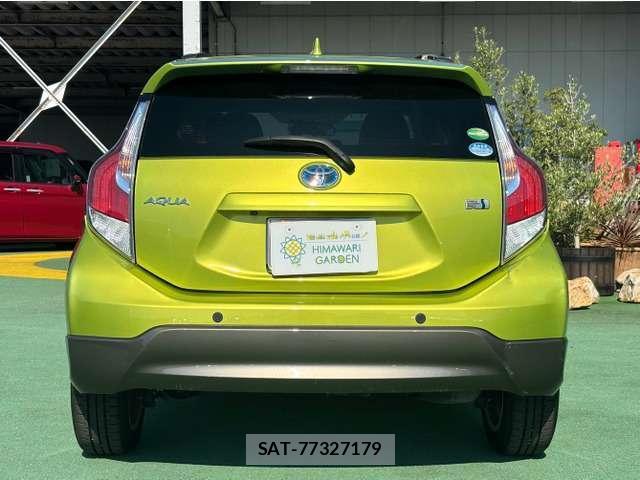 Toyota AQUA 2015-01 8363086-18