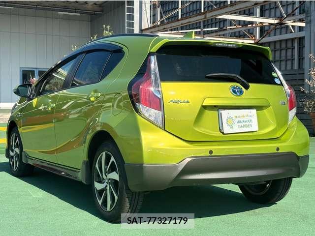 Toyota AQUA 2015-01 8363086-3