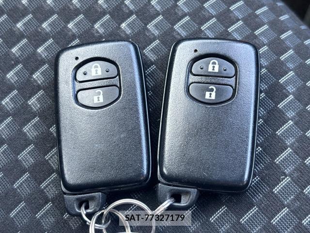 Toyota AQUA 2015-01 8363086-9