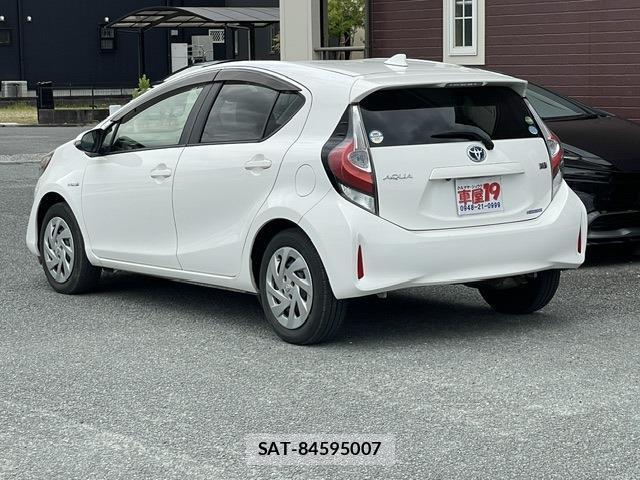 Toyota AQUA 2019-07 8363128-1