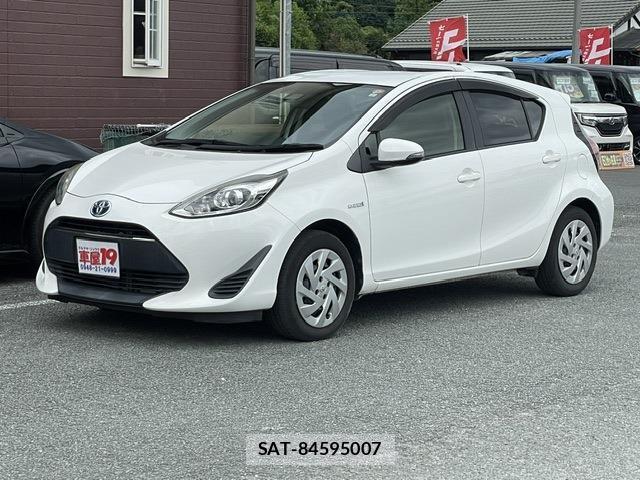 Toyota AQUA 2019-07 8363128-18