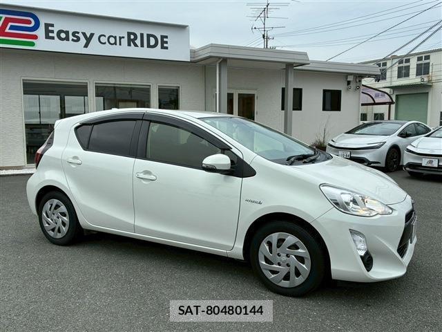 Toyota AQUA 2016-01 8363186-1