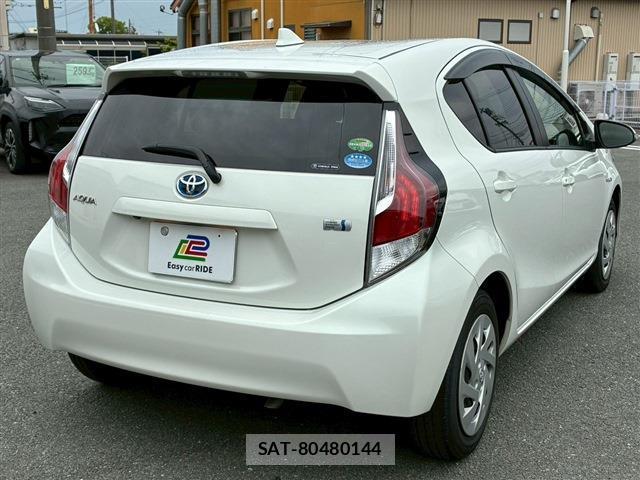 Toyota AQUA 2016-01 8363186-10