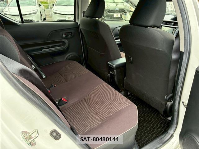 Toyota AQUA 2016-01 8363186-19