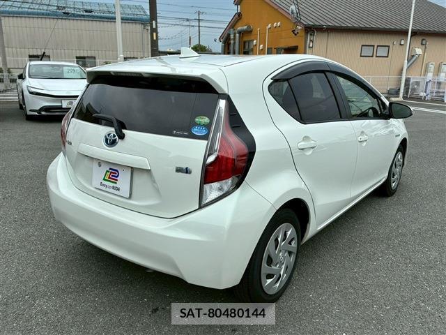 Toyota AQUA 2016-01 8363186-3