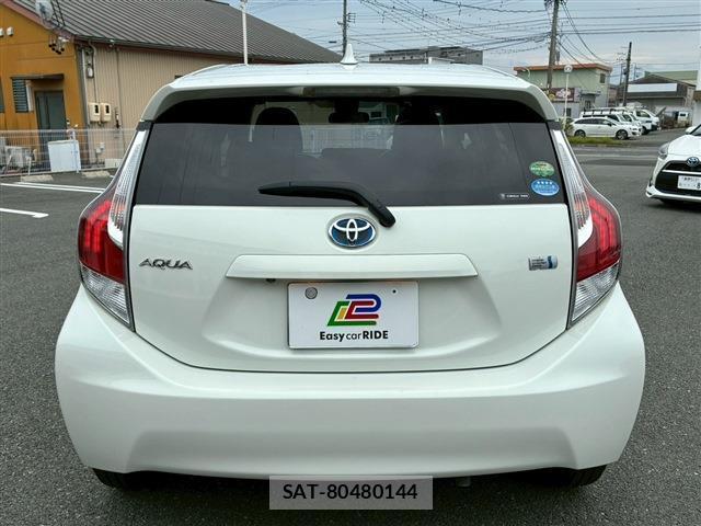 Toyota AQUA 2016-01 8363186-4