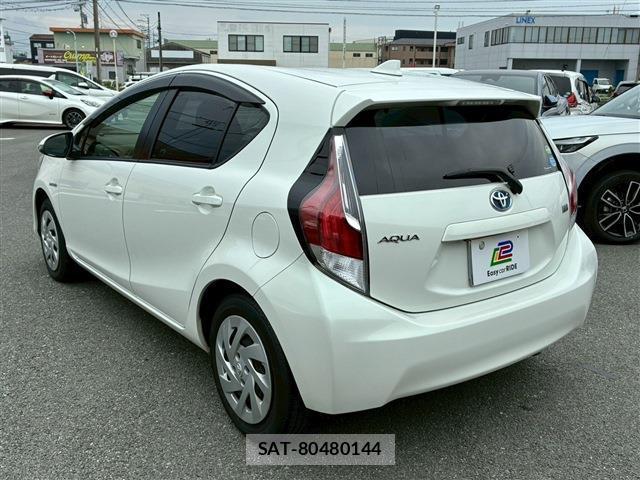 Toyota AQUA 2016-01 8363186-5