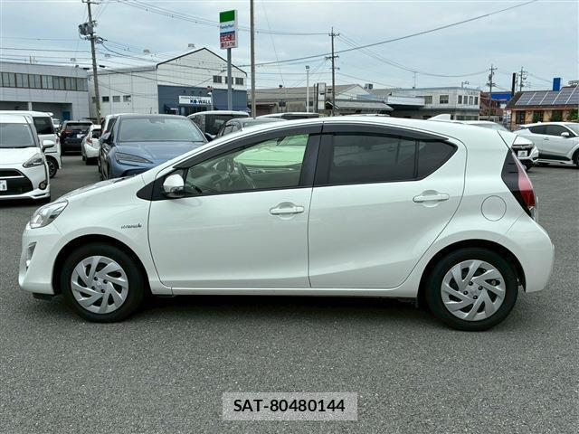 Toyota AQUA 2016-01 8363186-6