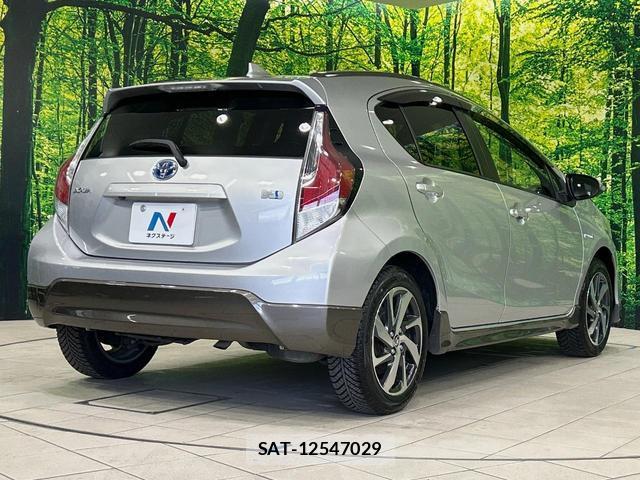 Toyota AQUA 2017-01 8363585-16