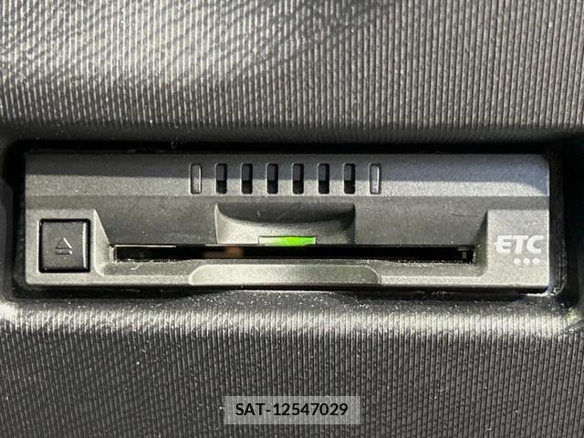 Toyota AQUA 2017-01 8363585-6