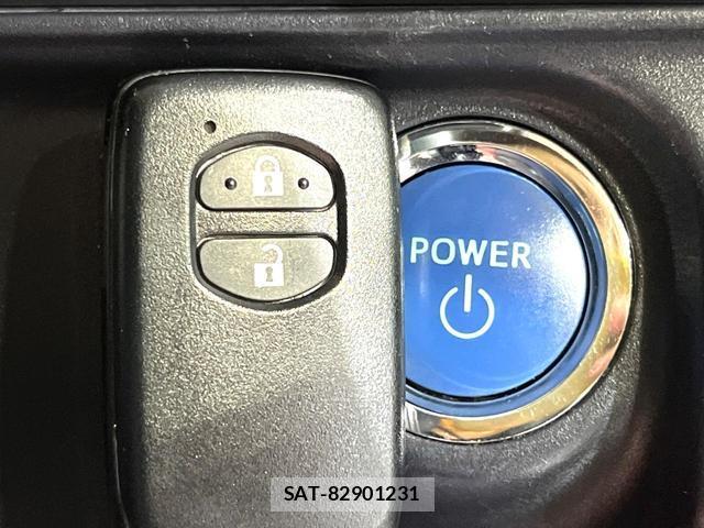 Toyota AQUA 2018-03 8363683-7