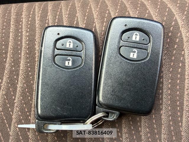 Toyota AQUA 2012-07 8363839-19