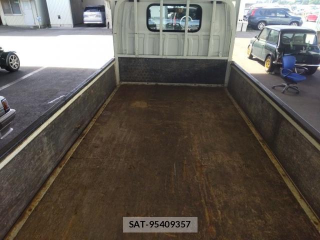Nissan ATLAS 2008-05 8363104-2