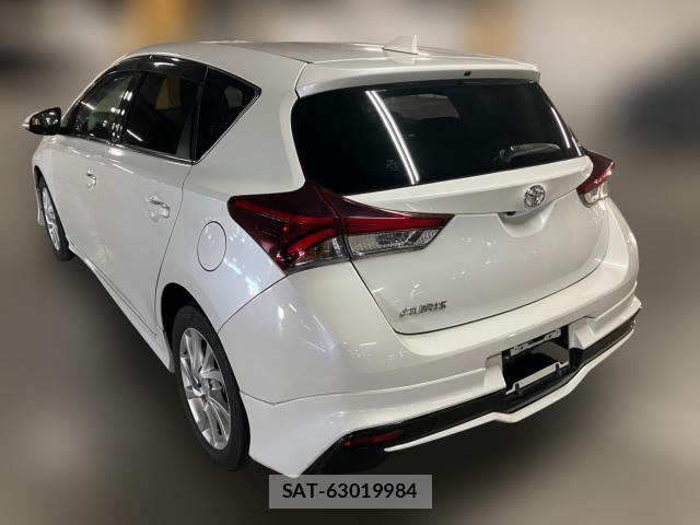 Toyota AURIS 2015-09 8362626-1