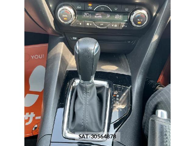 Mazda AXELA 2017-11 8363268-15
