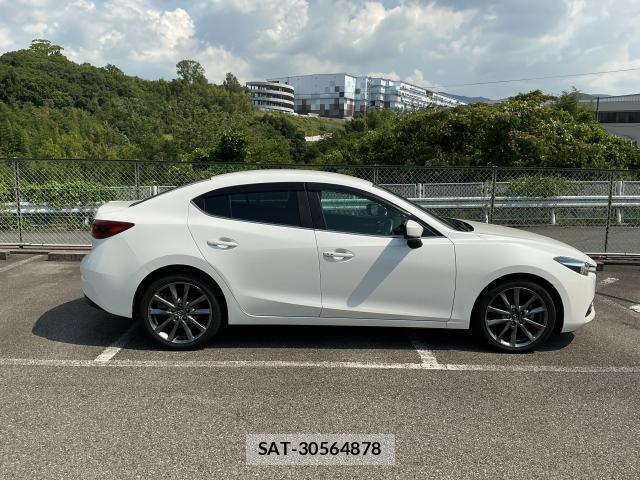 Mazda AXELA 2017-11 8363268-3