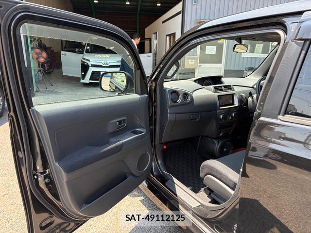 Toyota BB 2007-10 8363022-12