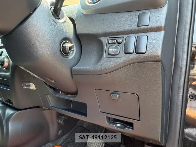 Toyota BB 2007-10 8363022-18