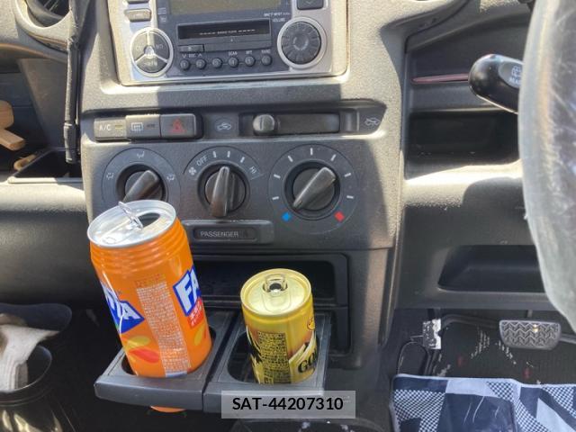 Toyota BB 2001-08 8363319-17