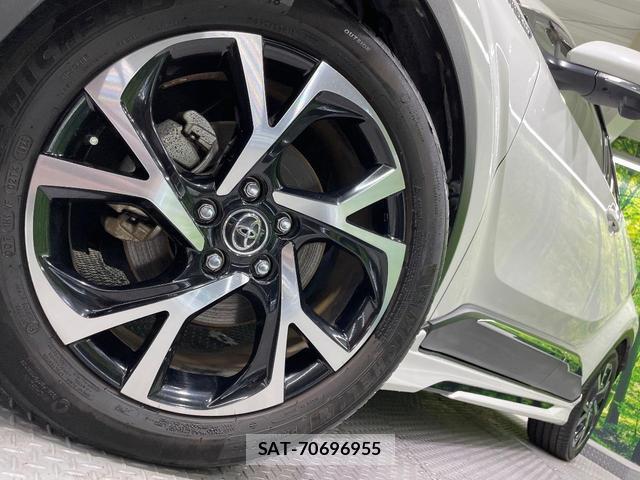 Toyota C-HR 2017-06 8360639-13