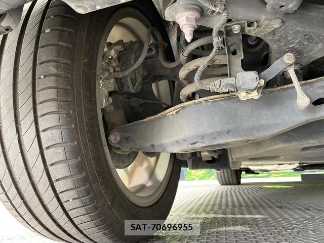 Toyota C-HR 2017-06 8360639-19