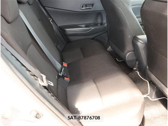 Toyota C-HR 2018-01 8361044-13