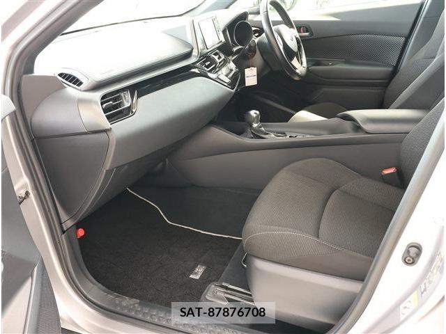 Toyota C-HR 2018-01 8361044-14