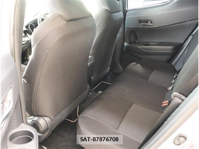 Toyota C-HR 2018-01 8361044-15