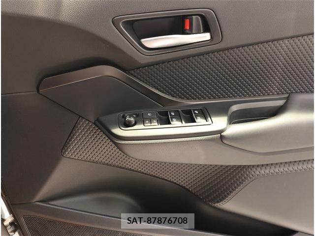 Toyota C-HR 2018-01 8361044-5