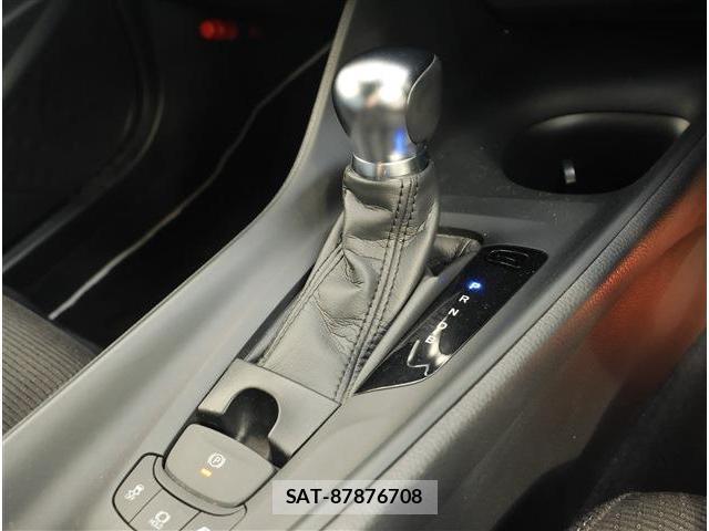 Toyota C-HR 2018-01 8361044-9