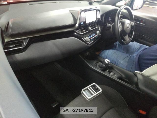 Toyota C-HR 2017-07 8361296-2