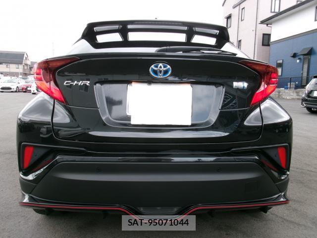 Toyota C-HR 2021-12 8361765-1