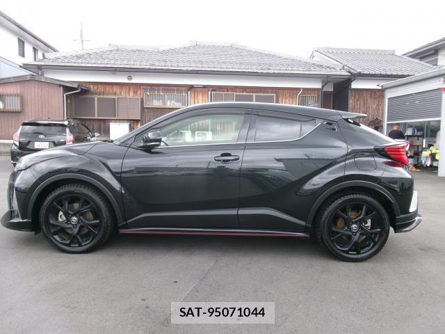 Toyota C-HR 2021-12 8361765-10