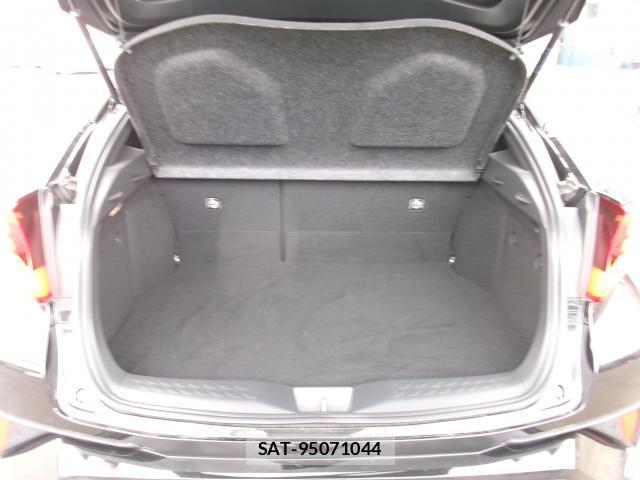 Toyota C-HR 2021-12 8361765-18