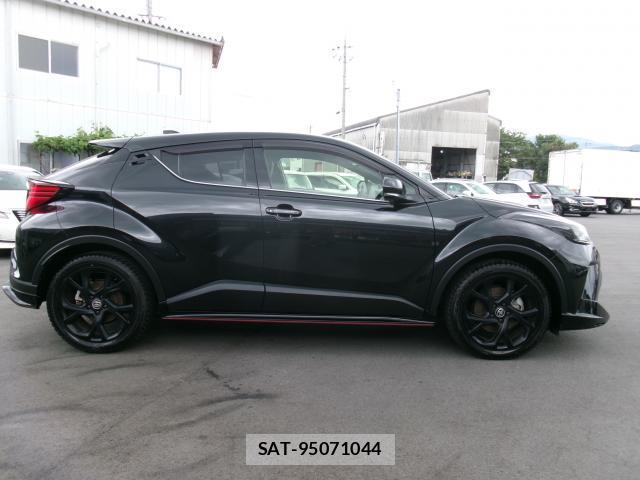 Toyota C-HR 2021-12 8361765-3