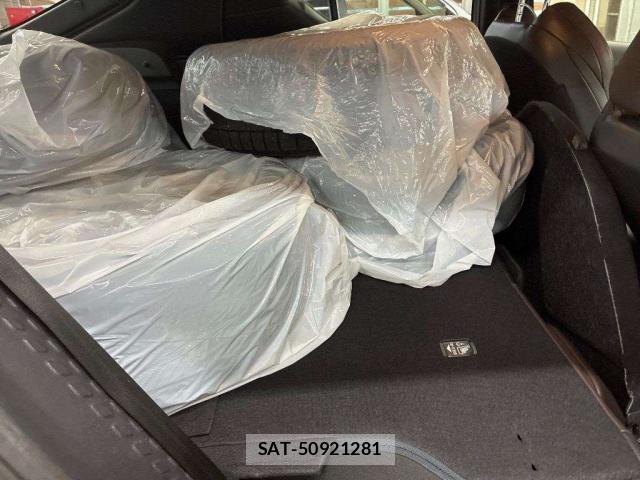 Toyota C-HR 2017-07 8362128-5