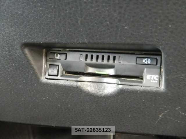 Toyota C-HR 2018-08 8362376-11