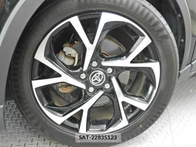 Toyota C-HR 2018-08 8362376-14