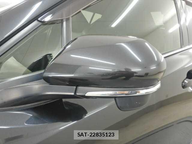 Toyota C-HR 2018-08 8362376-15