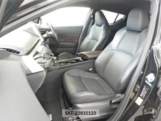 Toyota C-HR 2018-08 8362376-16