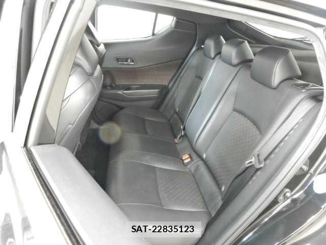Toyota C-HR 2018-08 8362376-17