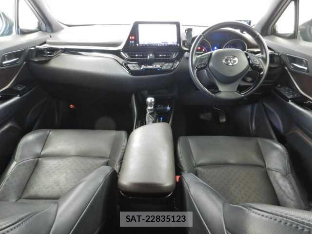 Toyota C-HR 2018-08 8362376-2