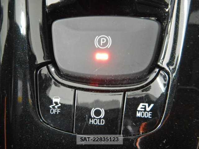 Toyota C-HR 2018-08 8362376-4